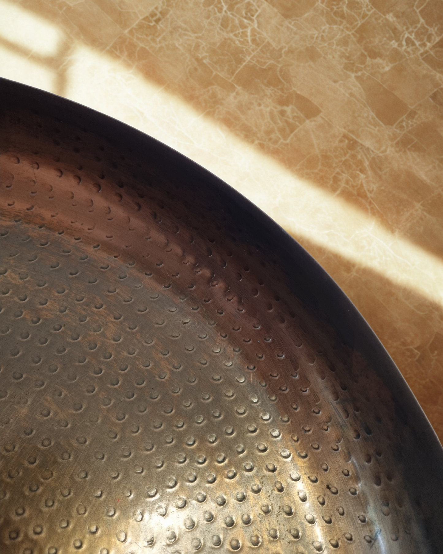 Bandeja Decorativa Aluminio Dorado Cobre Martillada 36.5x6,5